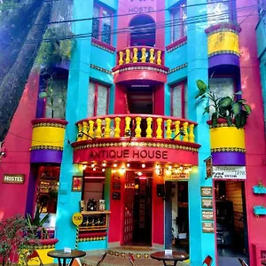 https://antique-house-hostel.colombiamedellinhotels.com